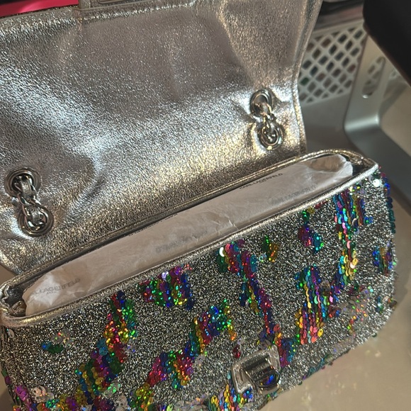 Karl Lagerfeld Agyness Silver Sequin Chain Bag NWT - Picture 4 of 5